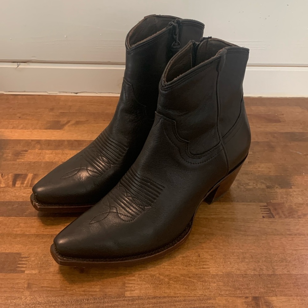 Tecovas, The Daisy, 7.5, black leather.